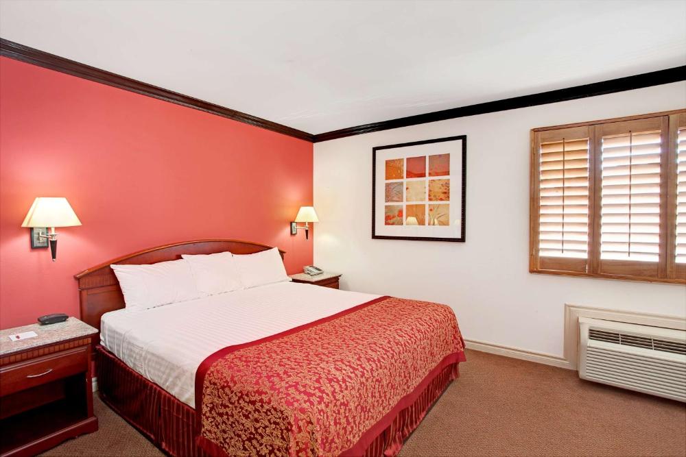 King Suite - Non-Smoking interior